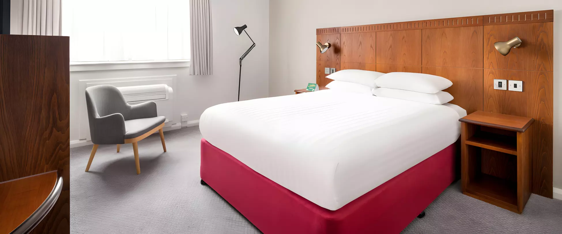 Holiday Inn Northampton Standard Bedroom.