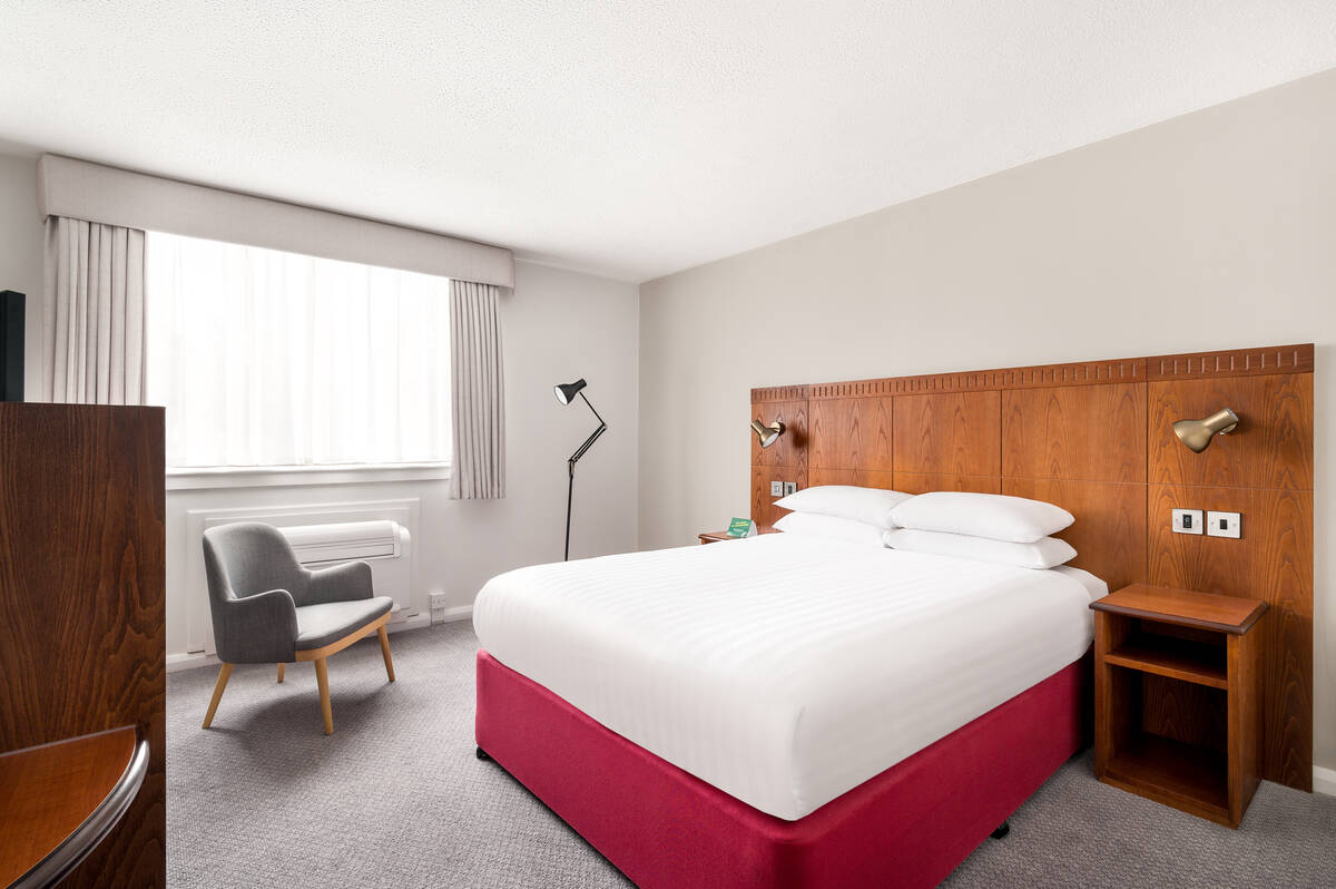 Holiday Inn Northampton Bedroom.